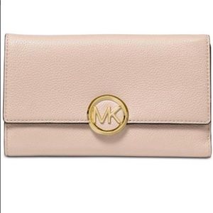 Michael Kors Lillie Pebble Leather Carryall Wallet